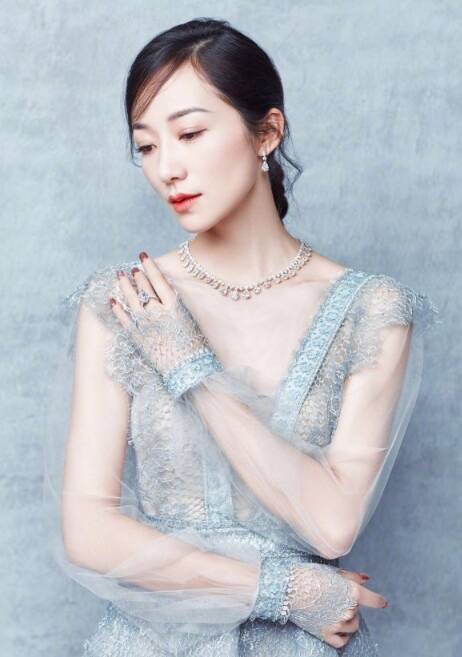 气质女神韩雪拍摄珠宝时尚大片 尽显知性干练