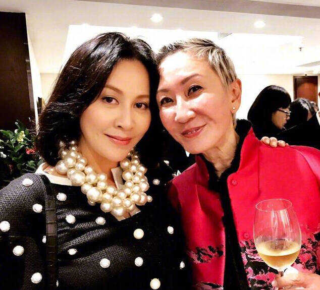 刘嘉玲晒土豪朋友圈 除了朋友她的珠宝也是真壕啊