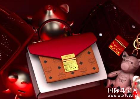 MCM新年系列以经典新年红为创意灵感 点亮你的红色新年