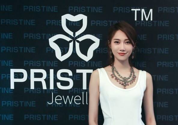 李斯羽出席高定珠宝品牌Pristine北京店开业剪彩仪式