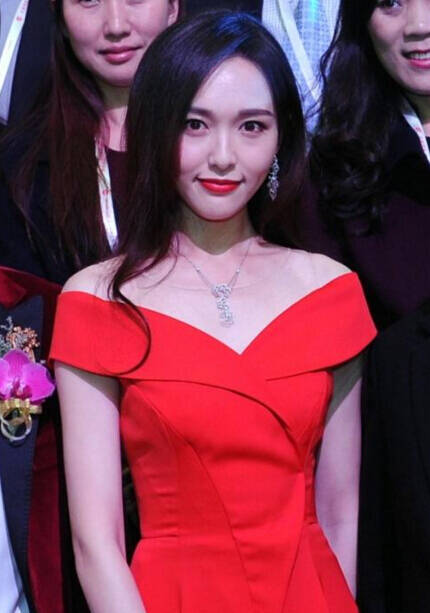 女星出席活动都超吸睛 个性珠宝配饰实在“功不可没”