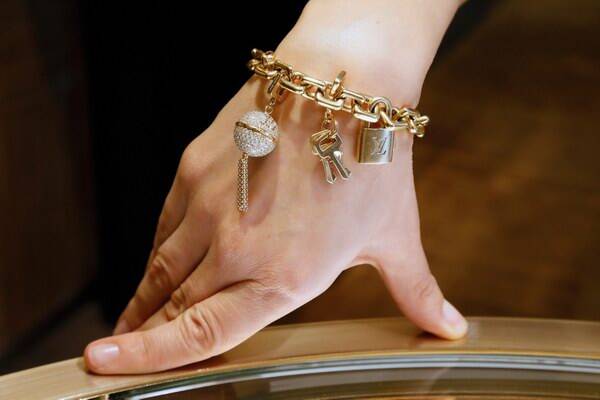全球第一奢侈品制造商路易威登巴黎旺多姆广场开首家珠宝店