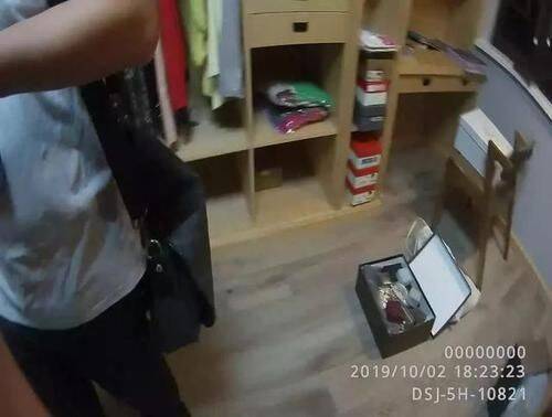 家中价值50万的珠宝首饰被盗 警方仔细巡查竟在一鞋盒内找到