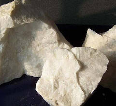 钙长石产地_钙长石熔点_钙长石用途_钙长石的氧化物形式_宝石图鉴