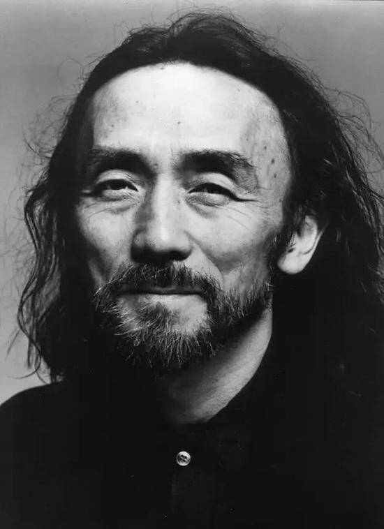 日本时尚界新浪潮的掌门人山本耀司：一个讨厌珠宝却为珠宝而生的人