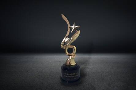 潮宏基珠宝第三次获得中国财经峰会年度最佳品牌形象奖