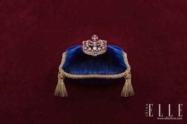 英皇珠宝Crown系列是最美的赞歌 令生命无限闪亮！