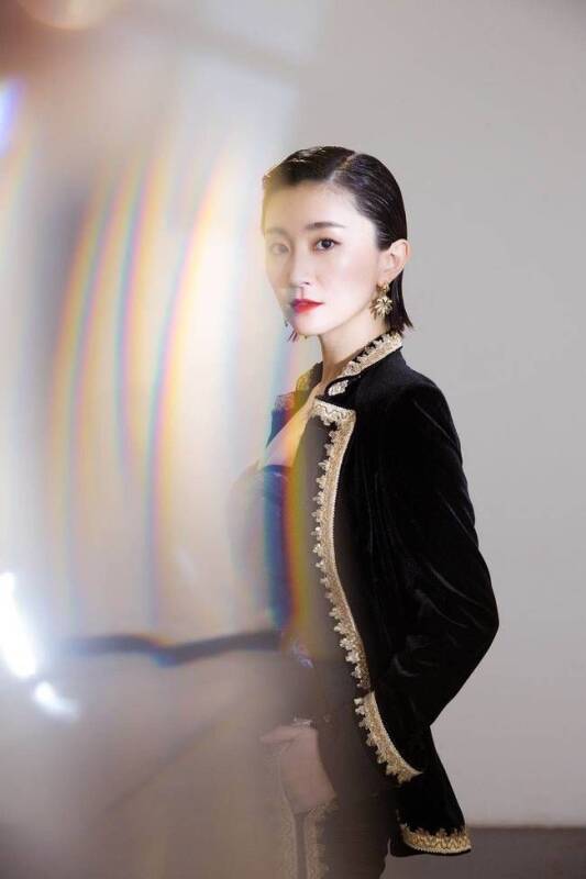 青年演员赵秦亮相2019年度BAZAAR Jewelry极品珠宝夜宴