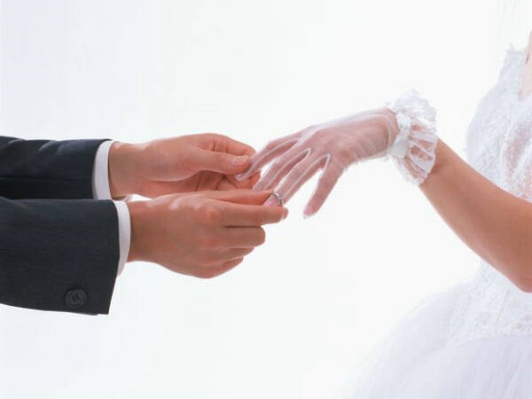 求婚大作战：如何为她戴上求婚钻戒