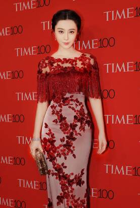 范冰冰携手戴比尔斯珠宝惊艳亮相《时代周刊》Time 100晚宴