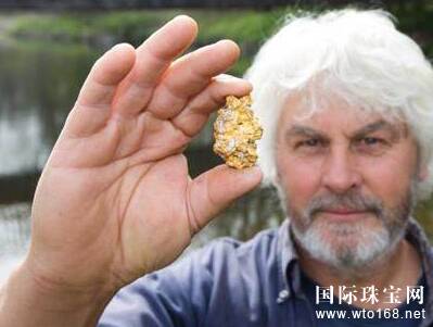 英国发现最大天然金块鸡蛋大小5万英镑